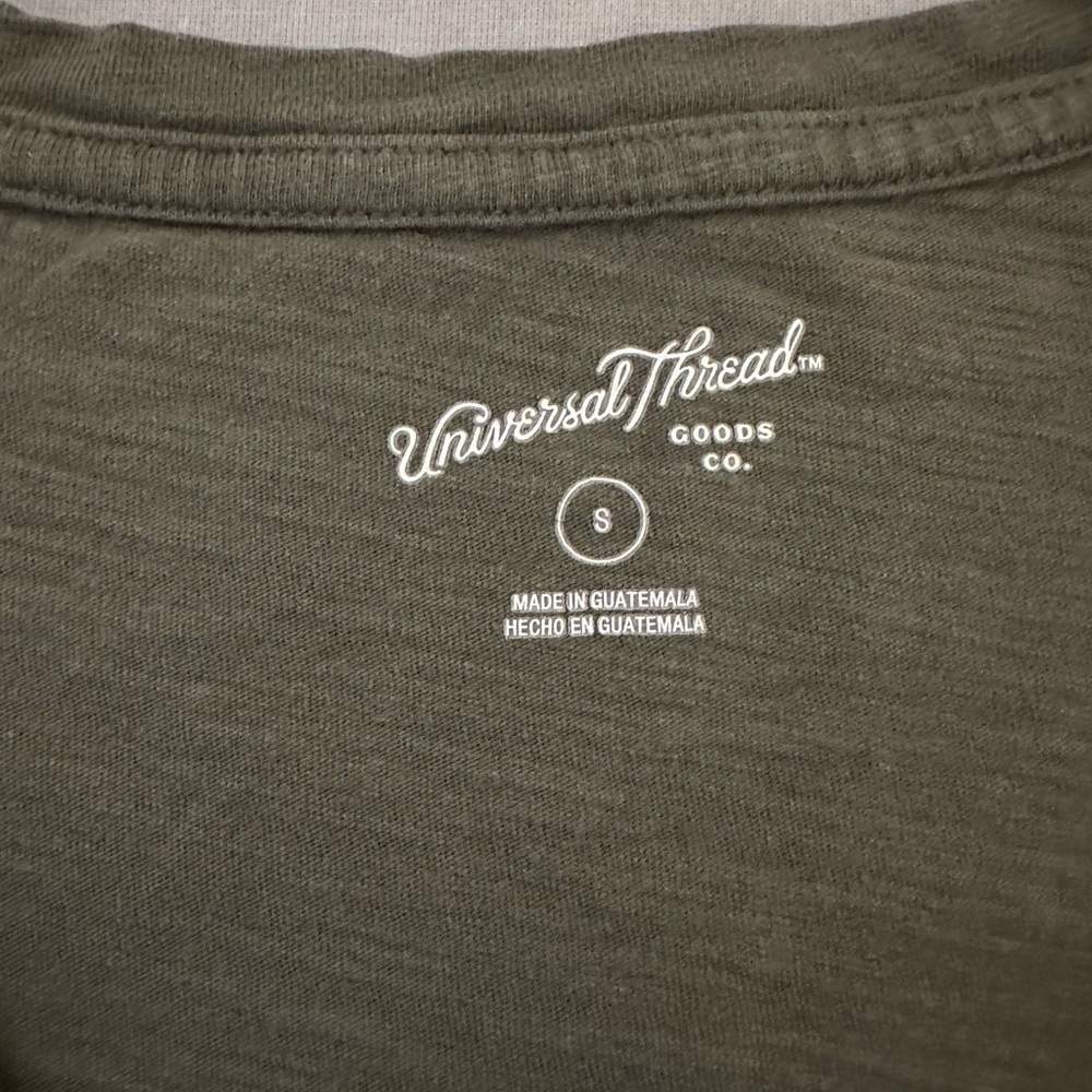Universal Thread Green V-neck Short Sleeve Tee Size: Small - Picture 4 of 6